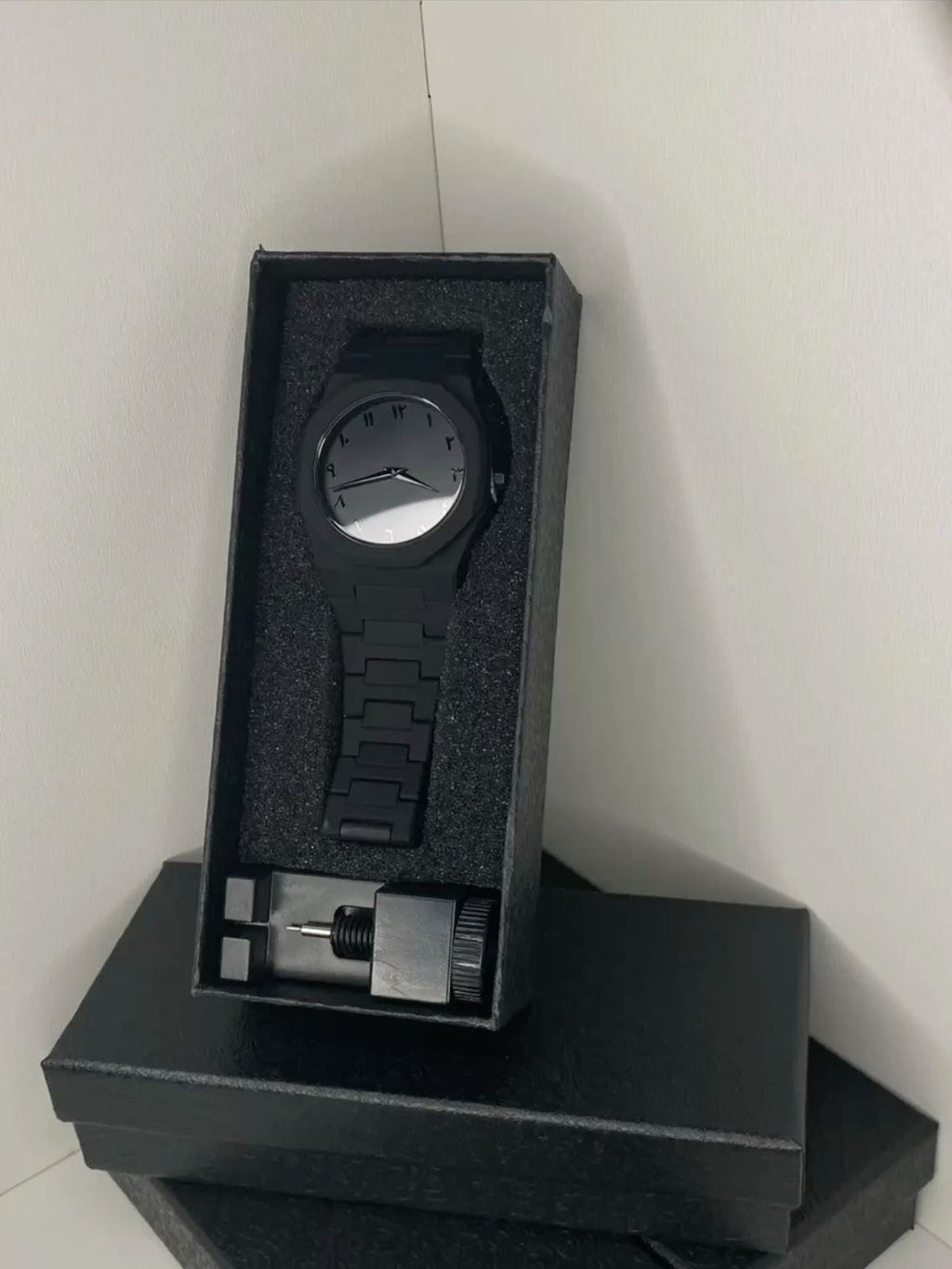 Black Arabic Aura Watch